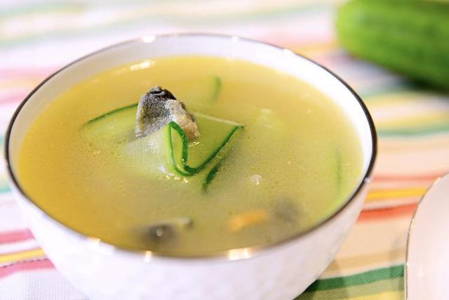 黄瓜皮蛋汤的做法，黄瓜皮蛋汤的做法和步骤（味道却出奇的鲜美）