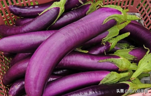 茄子干怎么做好吃，晒干的茄子干怎么做好吃法（三伏天多晒些茄子干）