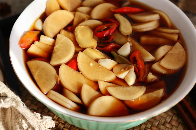 腌萝卜怎么腌好吃又脆，萝卜怎么腌好吃又脆（私藏20年腌萝卜配方和做法）