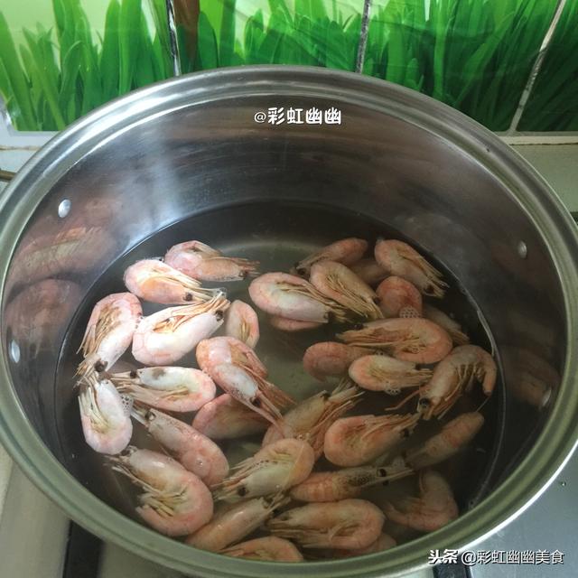 北极虾怎么吃，煮熟的北极虾怎么吃（北极虾这样做最鲜甜）