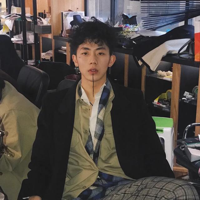 黑化头像微信，黑化头像（黑化头像和高冷壁纸的季节）