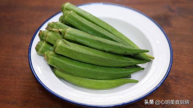 秋葵不焯水能吃吗，秋葵高温焯水好不好不焯水能吃吗（吃秋葵有什么好处）