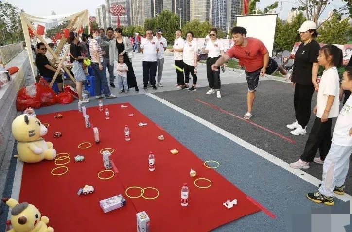 摆地摊卖什么最火(女孩子摆摊卖什么赚钱成本又低)