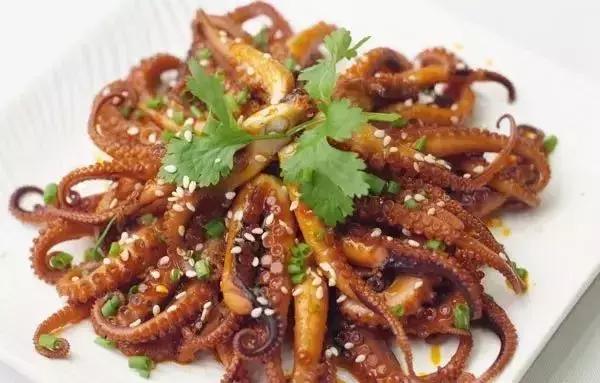 请问清炸小扒皮鱼的做法，炸小剥皮鱼的做法大全（今后再也不怕不认识海鲜了）