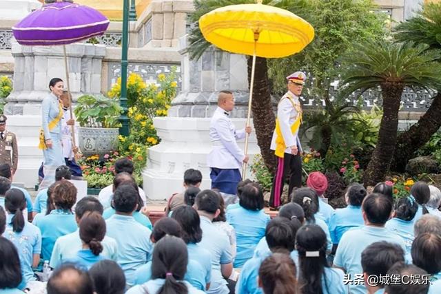 婆媳大战的最高境界不战而胜，婆媳世界大战（67岁泰王率家人为太后祝寿）