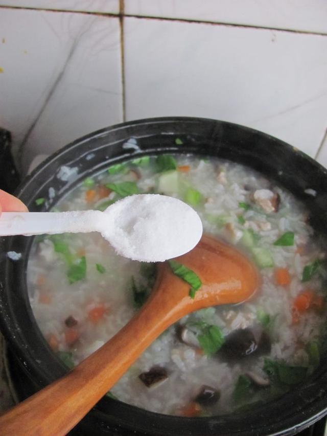 瘦肉粥怎么做好吃又营养丰富，瘦肉粥怎么做好吃又开胃（蔬菜瘦肉粥这样做简单、营养又暖胃）
