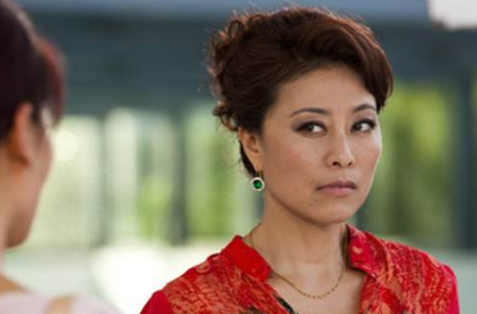 岳红的前夫是谁，国家一级演员岳红23岁成影后