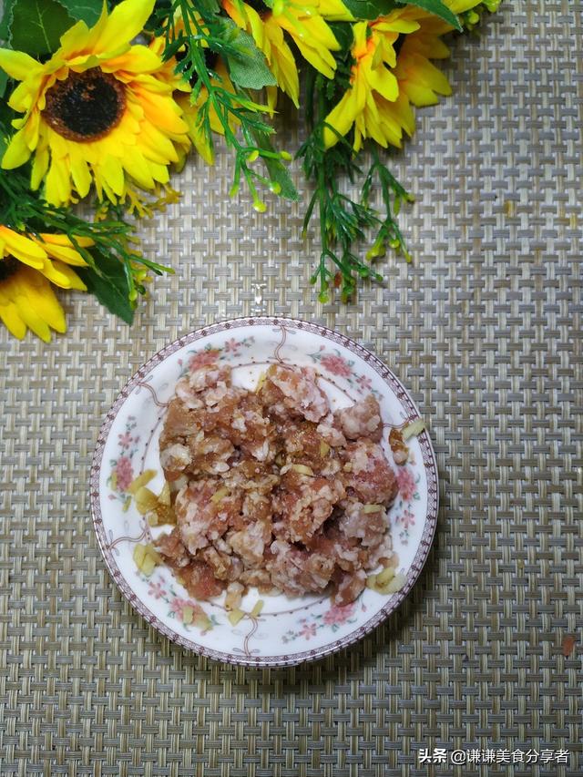 怎样做美味的白菜粉条炒肉末，白菜猪肉炒粉条怎么做（白菜粉条炒肉末就上桌了）
