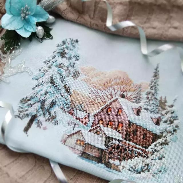 【十字绣枕头图案】哪些十字绣枕头图案好看，手工十字绣枕头图案大全（35款十字绣作品大赏析）