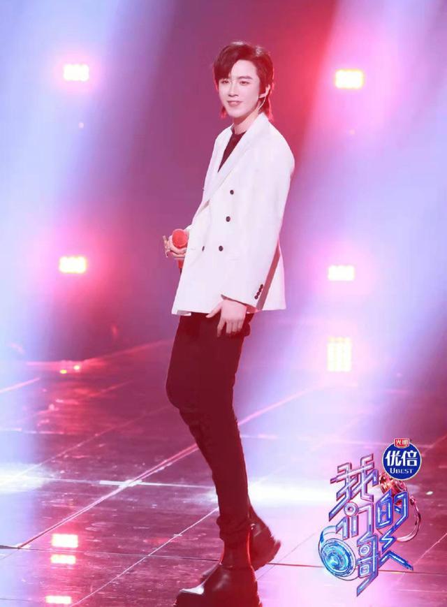 歌曲爱的漩涡歌词，歌词里有爱的漩涡的歌（戴佩妮刘宇宁默契演唱《街角的祝福》）