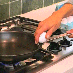 梦见自己穿裙子，梦见自己穿裙子是怎么回事（老婆第一次穿裙子坐公交吓得身后的小哥连连后退）