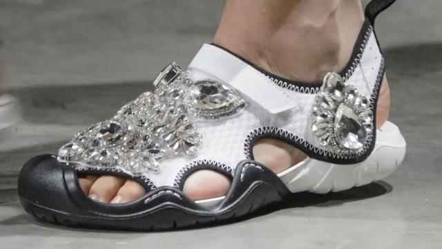 crocs是什么牌子,crocs是什么牌子女包(史上最丑鞋王,为何突然爆火) crocs是什么牌子,crocs是什么牌子女包(史上最丑鞋王,为何突然爆火)