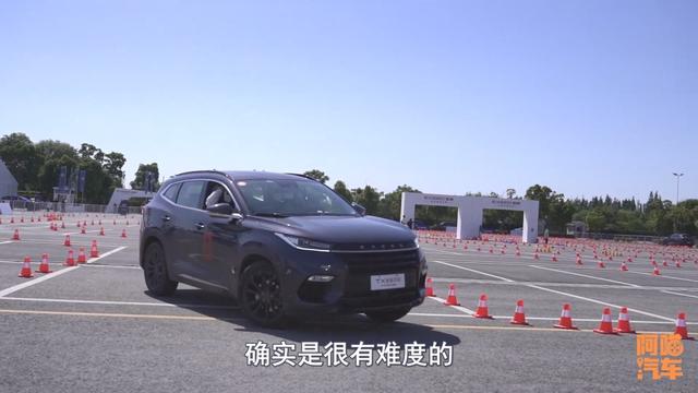 洗车能用洗洁精或者洗衣液吗，洗车能用洗洁精吗（夏季自己洗车注意）