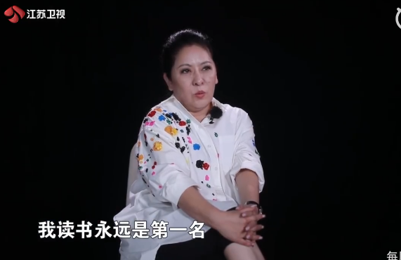 向太小时候的悲惨事件，年轻的时候竟然比关之琳还美