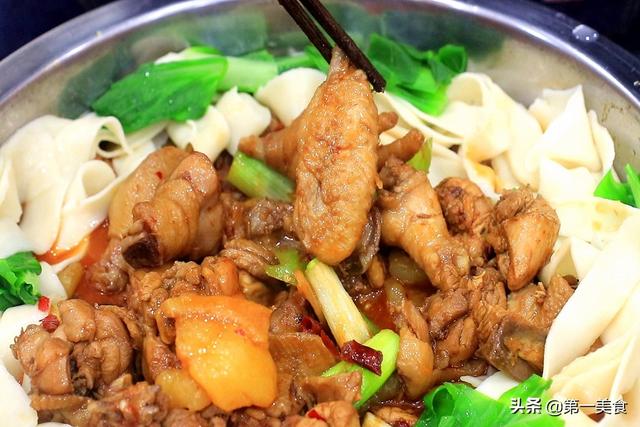 大盘鸡的制作方法，大盘鸡制作教程（大厨教你新疆大盘鸡正宗做法）