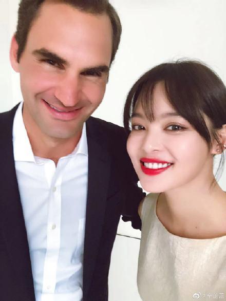 李佳萱是什么电视剧中的人物，李佳萱是什么电视剧中的人物女（与网球名将费德勒合影打破次元壁）