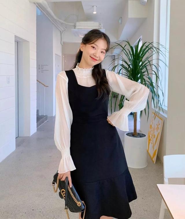 亚洲女生纯情脸，欧美女生性感身材，亚洲魔性笑容（你是高级脸还是纯情脸图片）