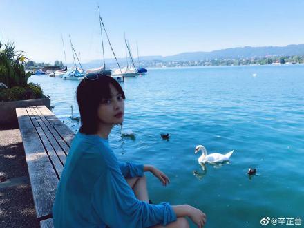 李佳萱是什么电视剧中的人物，李佳萱是什么电视剧中的人物女（与网球名将费德勒合影打破次元壁）