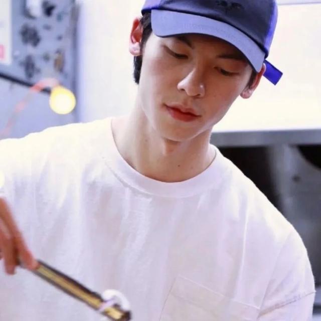 龙应该藏在云里你应该藏在心里，龙应该藏在云里你应该藏在心里表达了什么，微信头像（系列：龙应该藏在云里）