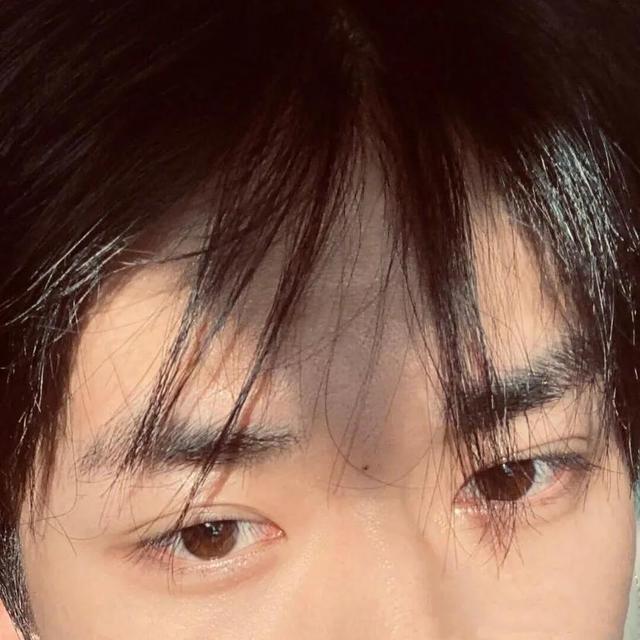 易烊千玺的星座，易烊千玺星座头像微信（收集近期绝绝子的易烊千玺头像）