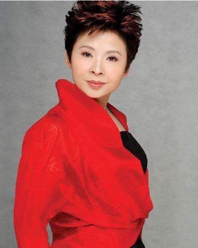 的视线,可以说是命运的造化,她当时卷入了国内最大走私案远华案当中