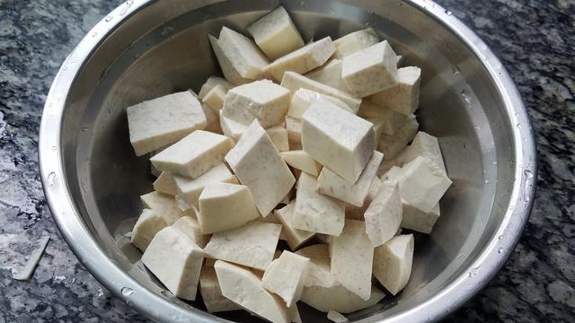 芋头西米露的做法，芋头水果西米露做法（广东很好喝的一道糖水）