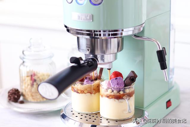 冰激凌可不可以放在热咖啡里，冰激凌可不可以放在热咖啡里喝（冰淇淋和咖啡的奇妙吃法）