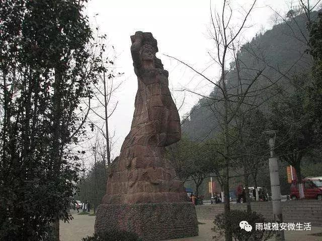 冷色系女头/快乐是个奢侈品，微信头像，冷色系女头/快乐是个奢侈品（雅安：一城梧桐伴流年）