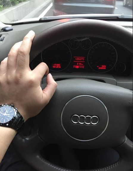 4款奥迪a6(04年老款奥迪a6能卖多少钱)"