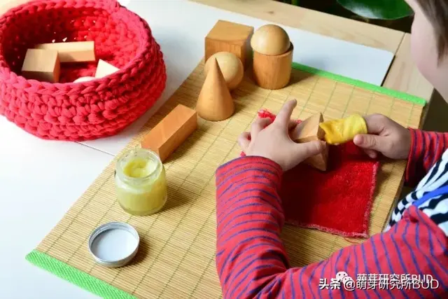 3岁儿童早教课程，儿童早教课程（18个月到3岁以上孩子的蒙特梭利早教怎么做）