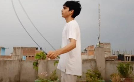 跳绳2000个消耗多少卡路里，跳绳消耗多少卡路里（外国小伙每天跳绳2000下）