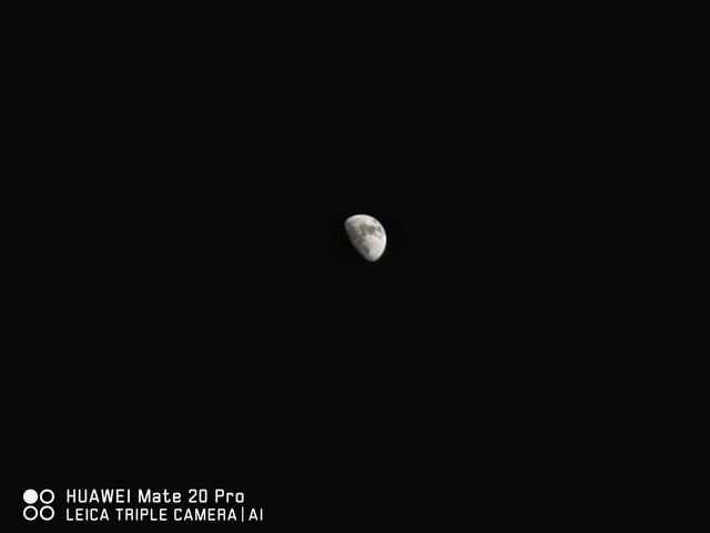 华为手机拍月亮，华为p30如何拍月亮（华为Mate20拍月亮无敌）