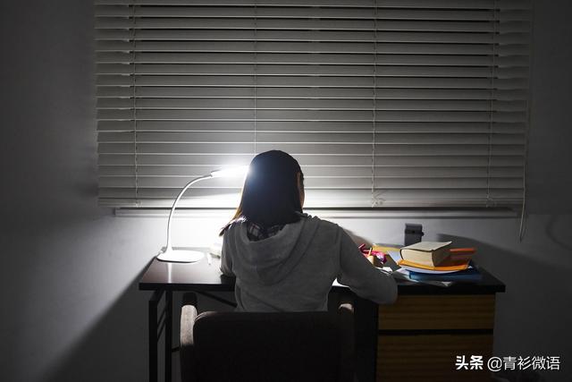 新闻的概念，新闻特写的概念（八年语文：抓住五要素）
