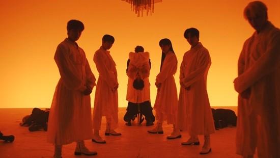 长直发的她 中文歌词，长直发的她音译歌词（Seventeen-Ailee-EPEX-脸红的思春期-2am）