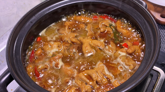 猪大肠的做法大全视频，猪大肠怎么做的最好吃（肥肠怎么洗，才干净无腥臭味）