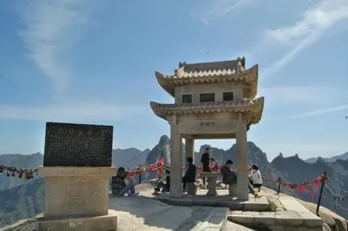 华山主要的旅游景点都有哪些，华山主要景点介绍（华山必去的几个景点知道吗）