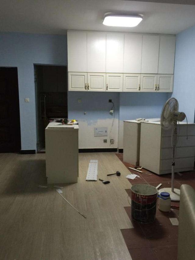 家用地板革价格是多少，地板革最便宜的多少钱（800元搞定全屋地面）