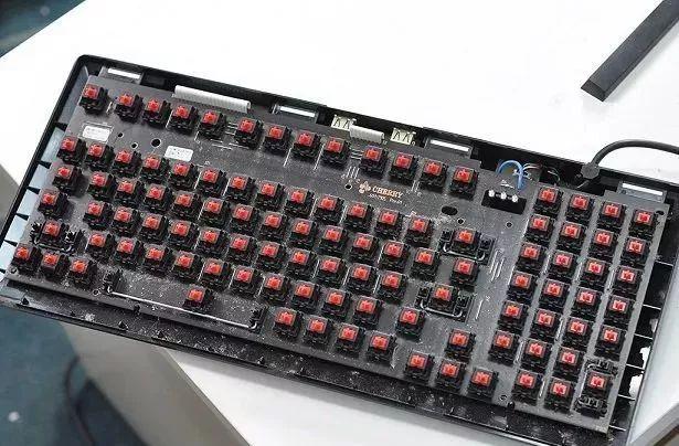 电脑键盘清洁方法，电脑键盘的清理方法（小芯机：键盘清理方法知多少）