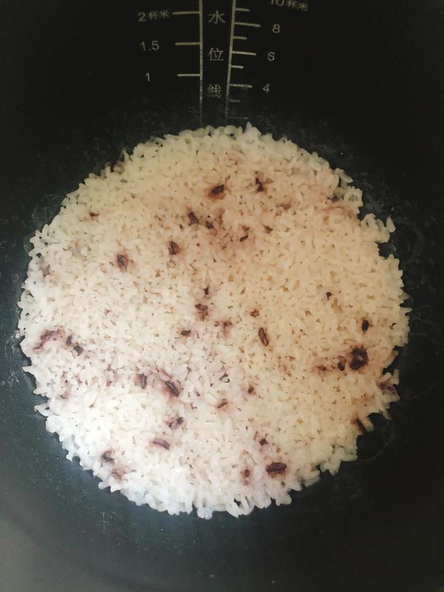 金枪鱼罐头怎么吃，盐浸金枪鱼罐头怎么吃（教你用米饭和金枪鱼罐头做踏青小食）