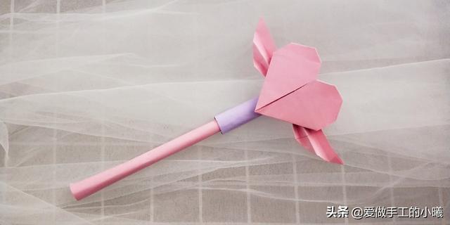 DIY怎样折纸扇子，手工折纸扇子教程（手工教程：教你做机关小扇子）