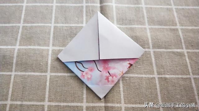最简单的雨伞折纸方法图解，折纸教程：带爱心的小花伞
