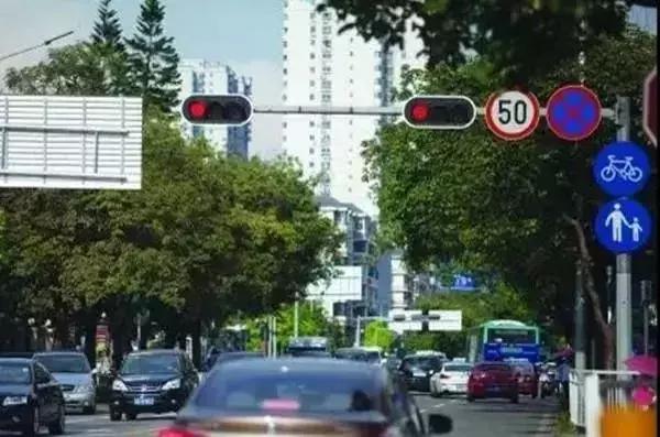 右转闯红灯扣几分，碰到红灯直接右转扣几分（红灯可以右转为什么还被扣6分）