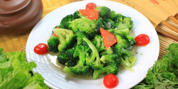 西兰花怎么吃有营养，青西兰花怎么炒好吃（西兰花被称为“蔬菜皇冠”）