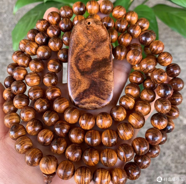 乌木手串怎么辨别真假，乌木手串真假鉴别（万物皆可盘：万字长文）