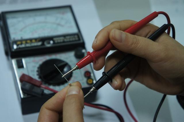 万用表的使用方法图解，万用表的使用方法及图解（基础用法教程，小白也能看得懂）