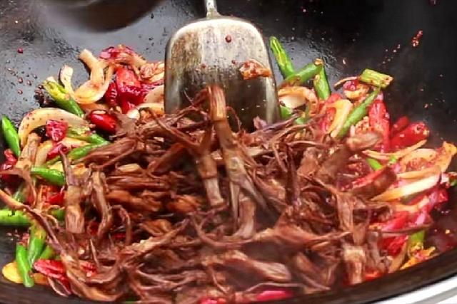 麻辣鸭舌的做法大全集，这样烹饪出的鸭舌麻辣鲜香、爽脆可口