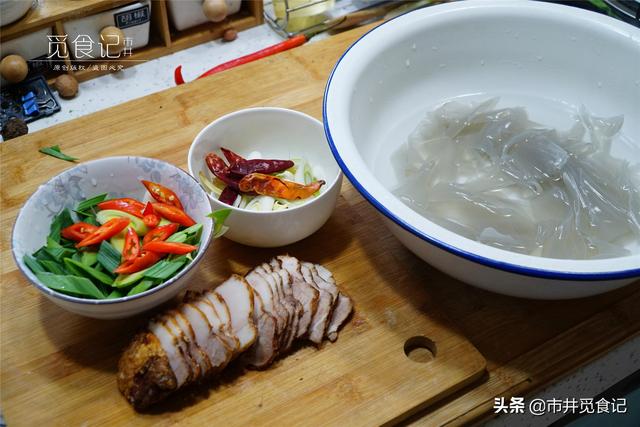 粉皮怎么做好吃，粉皮怎么做好吃又简单（粉皮最馋人的吃法）