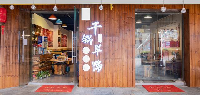 正宗红河干锅旱鸭做法，正宗红河干锅旱鸭做法窍门（云南红河干锅旱鸭到底是什么神仙鸭）