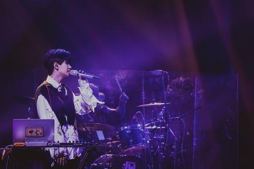 飞机场歌曲简介，飞机场歌词（当年霸榜的“QQ音乐三巨头”的歌曲放现在还能火吗）