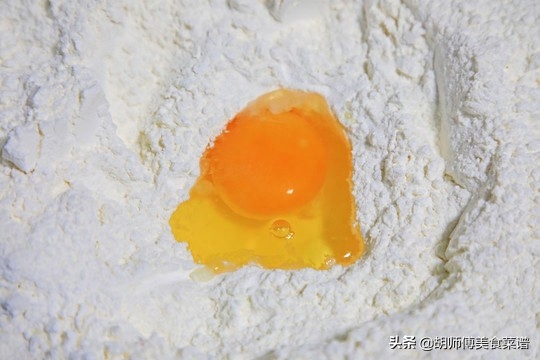 高筋、中筋、低筋面粉的区别（三种面粉的不同点）